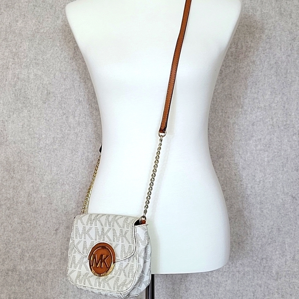 MICHAEL KORS White Crossbody Gold Chain Detail, Brown Leather Accents.